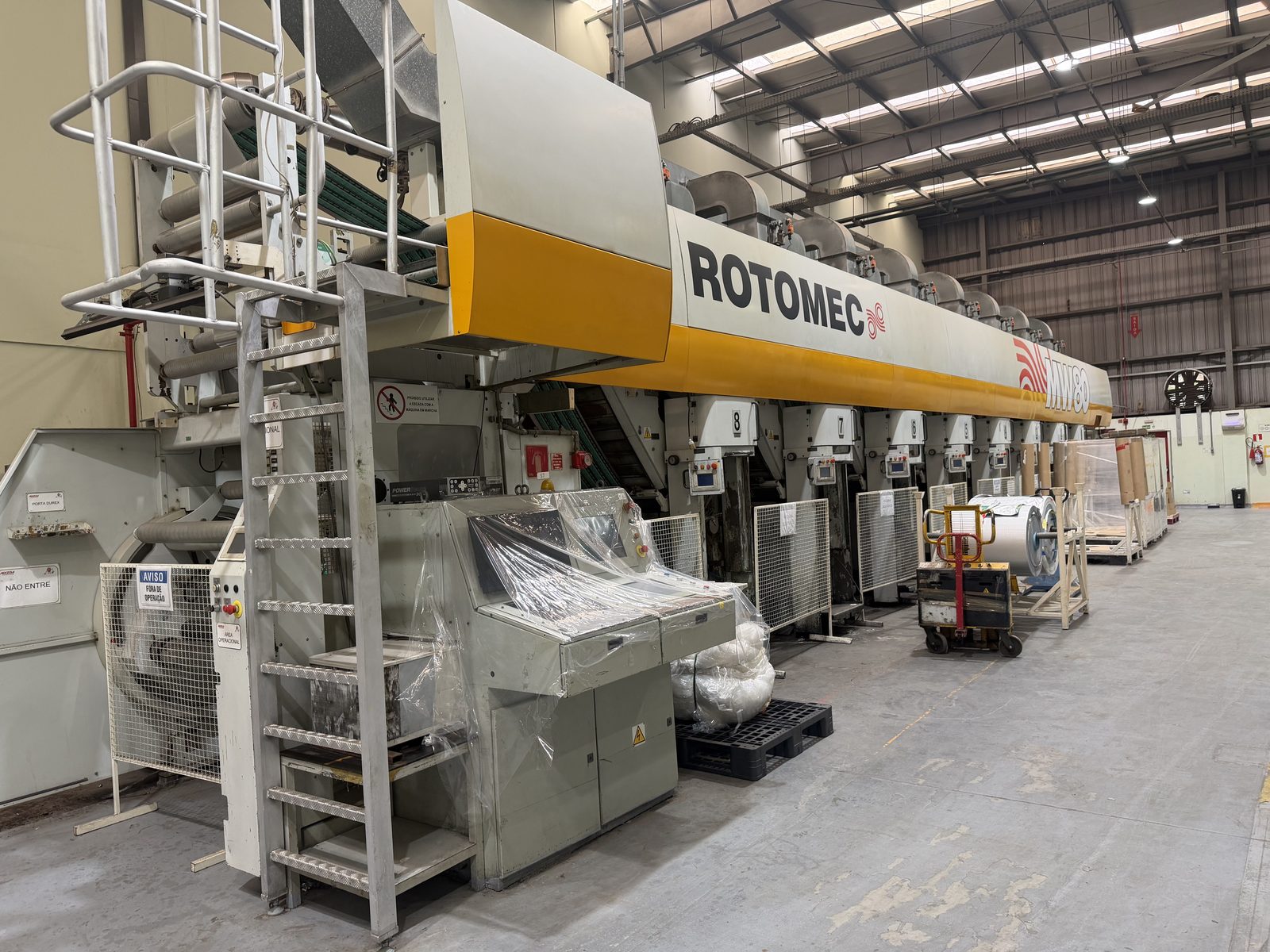 Linha de rotogravura Rotomec MW 80 na fábrica da Mazda