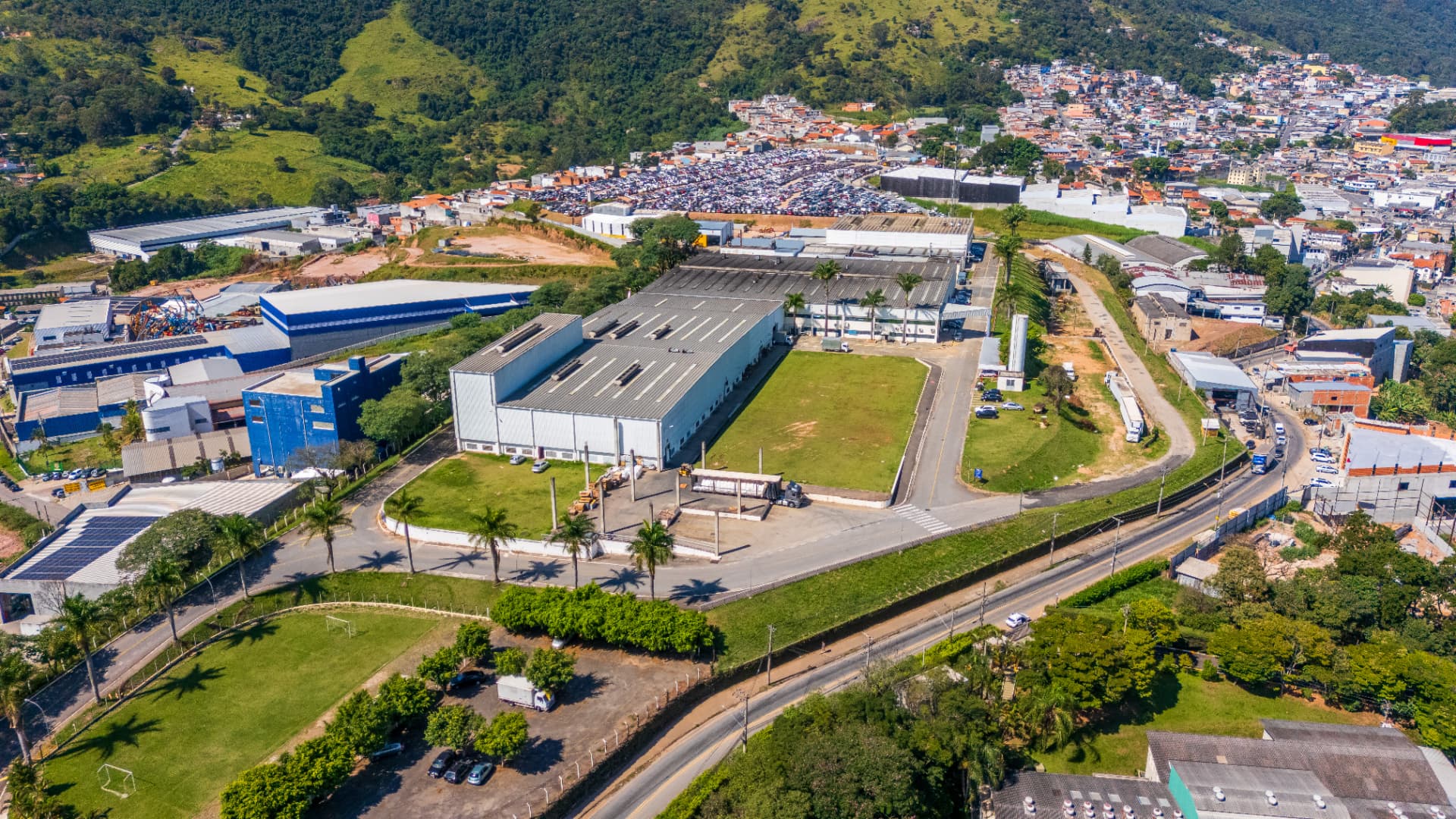 Vista aérea da fábrica da Mazda Embalagens em Caieiras, SP